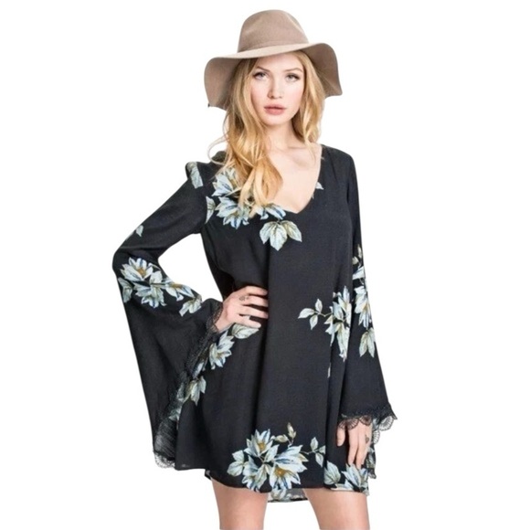 Free People Dresses & Skirts - Free People Wanderer Floral Mini dress
